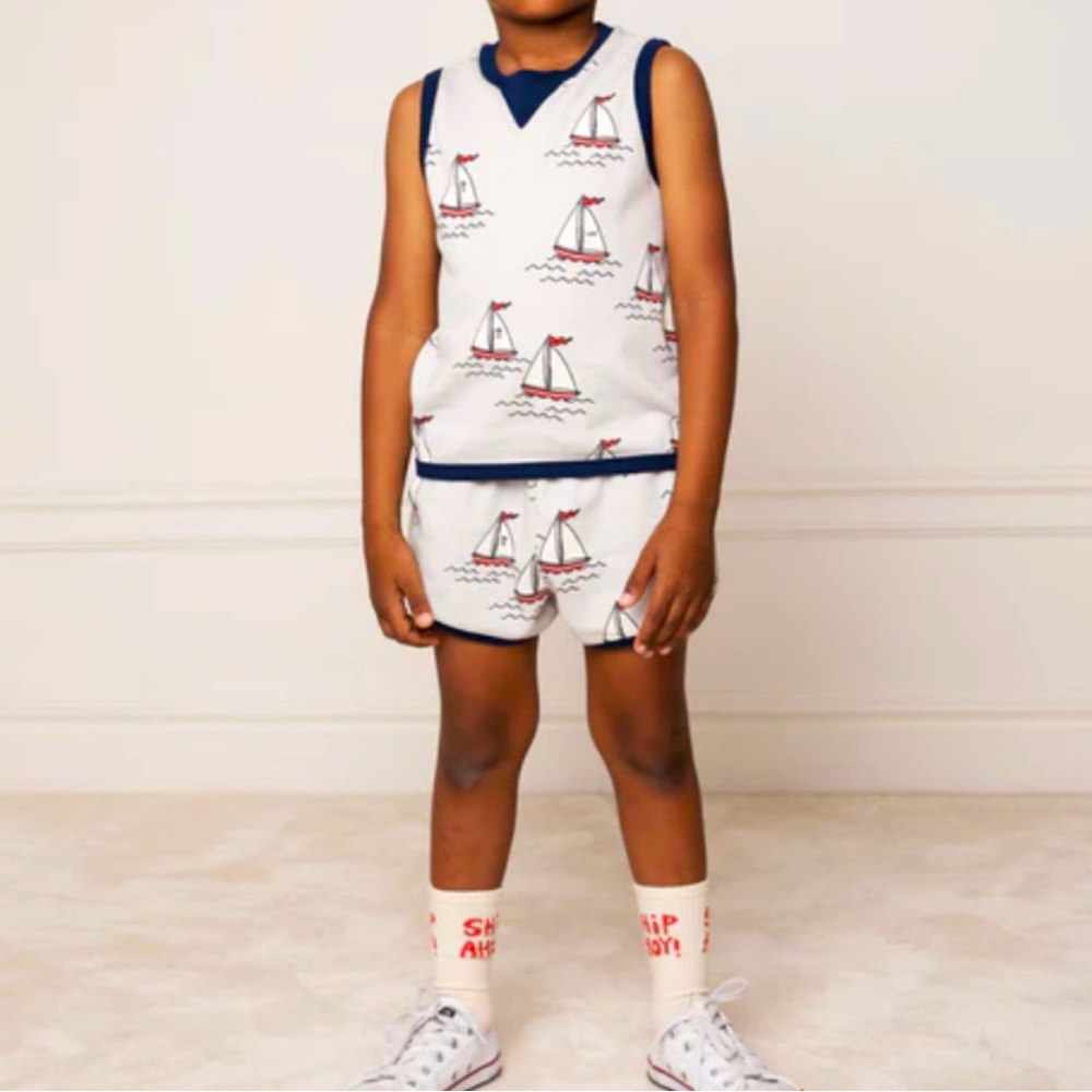 Mini Rodini Ships Ahoy collection sailboat set (shorts + sweatshirt vest). 4-5T.